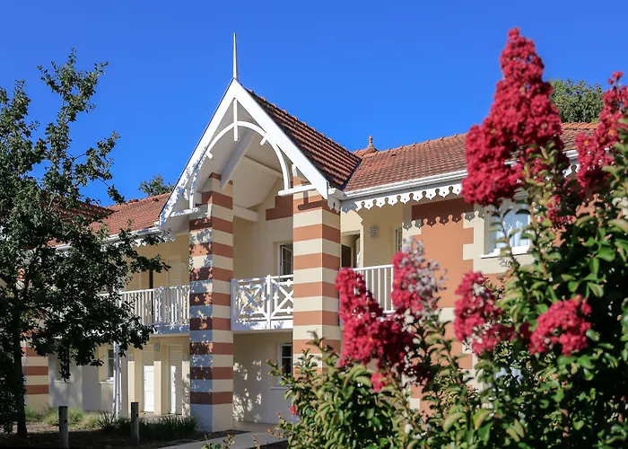 Pierre & Les Dunes Du Medoc